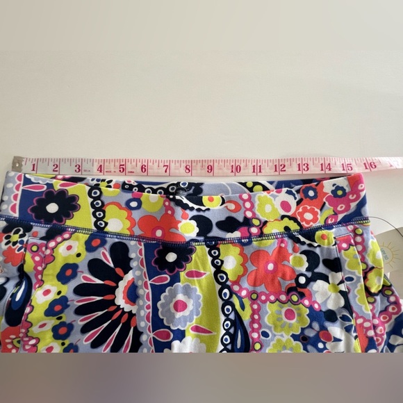 T BY TALBOT. SIZE MP. FLORAL PATTERNED SKORTS. - Picture 5 of 13